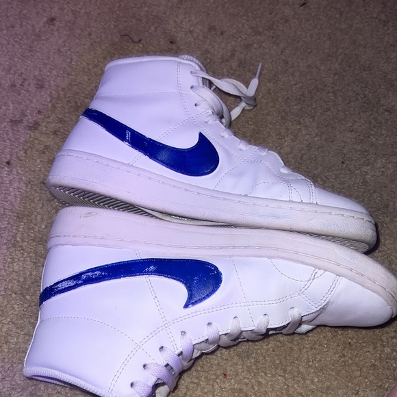 Nike - Picture 3 of 4